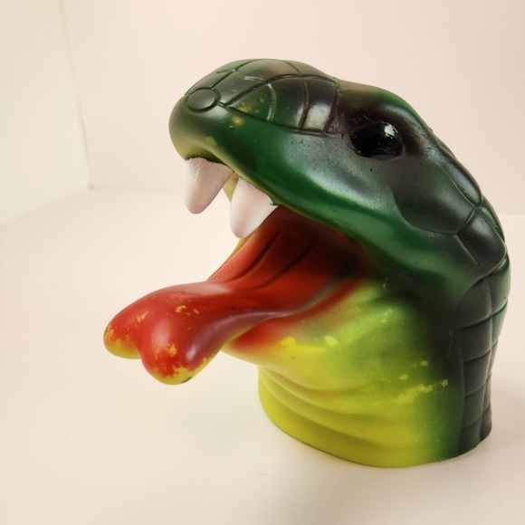 Vintage 90s Cobra Snake Hand Puppet 1990s Fangs Halloween Decor Novelty Toys - Picture 1 of 8